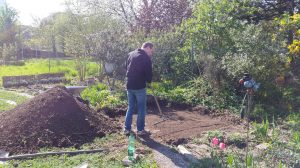 Kräuterspirale Boden vorbereiten