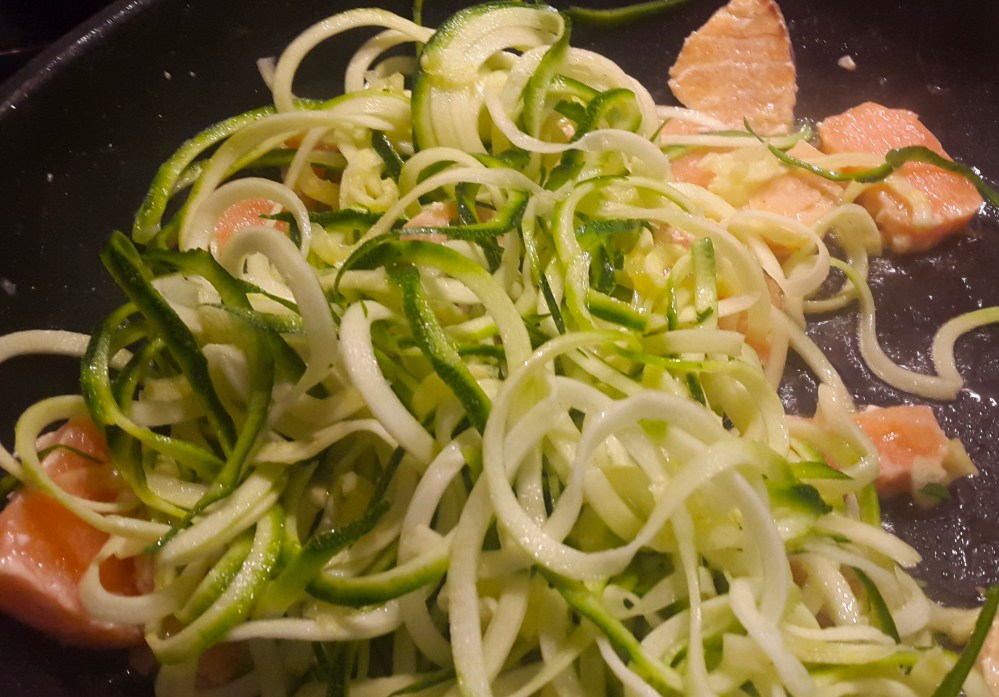 Zucchini Bärlauch Lachs Nudeln