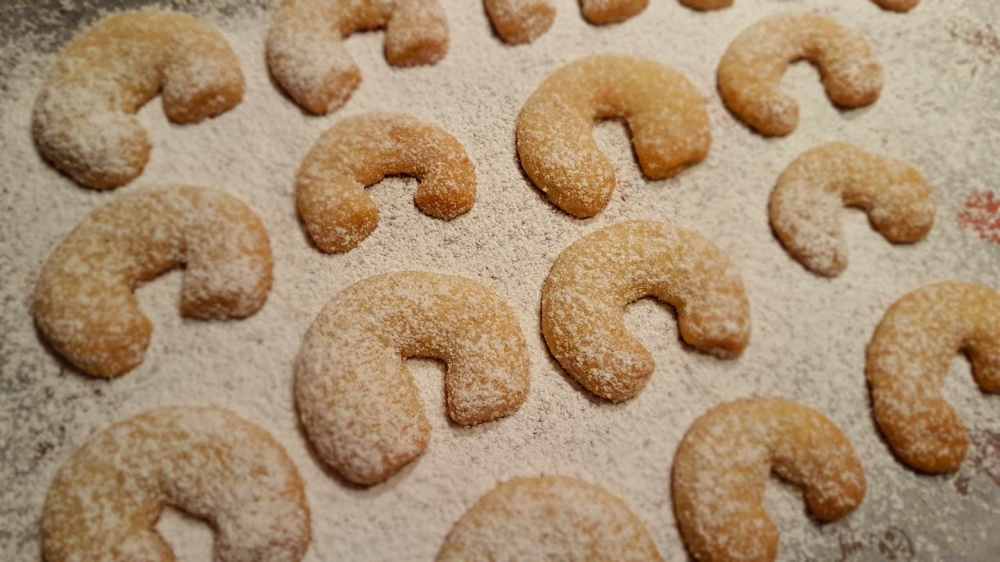 Vanillekipferl frisch aus dem Ofen