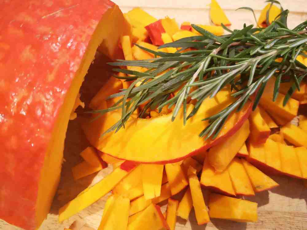 Hokkaido Kürbis mit Rosmarin und Estragon