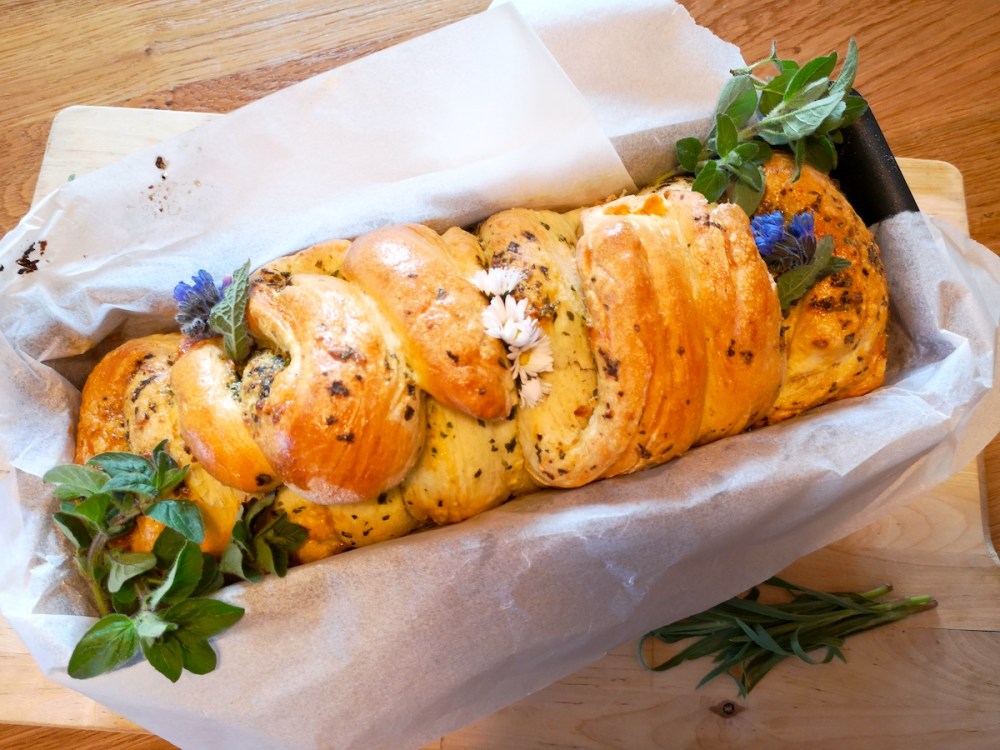 Kraeuter-Zupfbrot in der Kastenform
